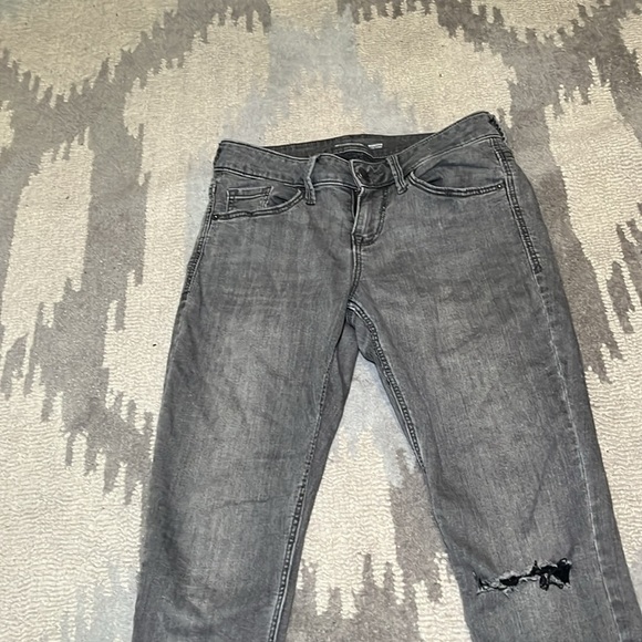 Old Navy gray rockstar super skinny jeans with front rip size 2 petite - Picture 2 of 9